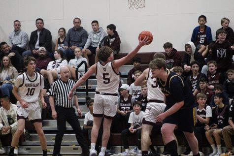 MIHS Girls Basketball Loses to Bellevue on Quad Night