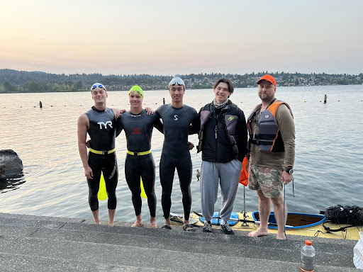 MIHS Swimmers Swim Around Mercer Island to Support Cancer Charity