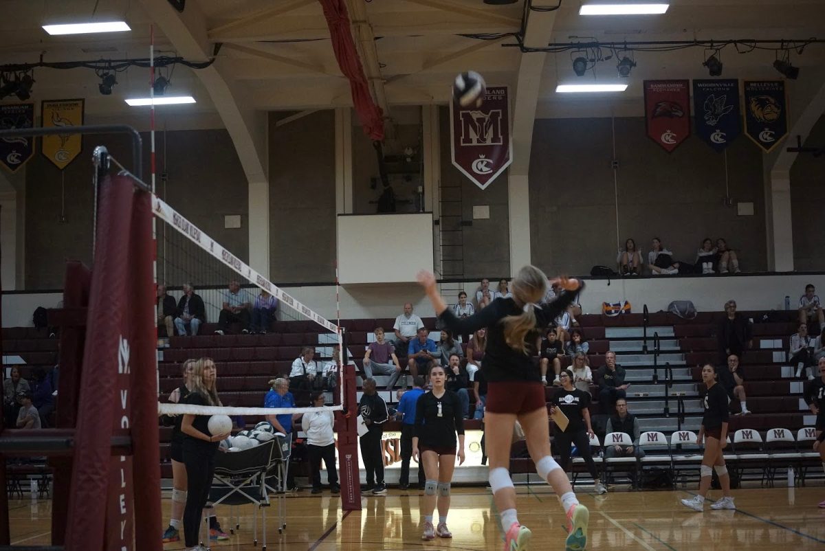 Volleyball Shows Perseverance in Game Against Issaquah