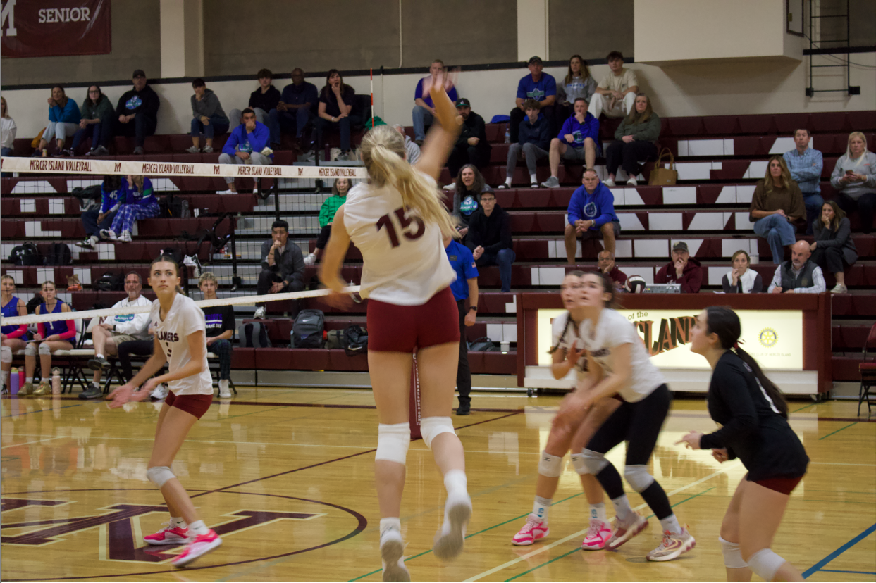 Girls Volleyball Finishes Strong in Match Against Liberty