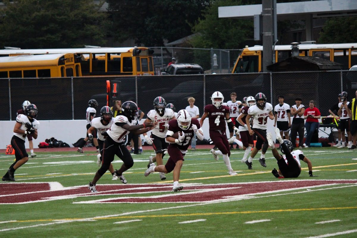 Islanders Handle Lincoln in the First Game of the Year